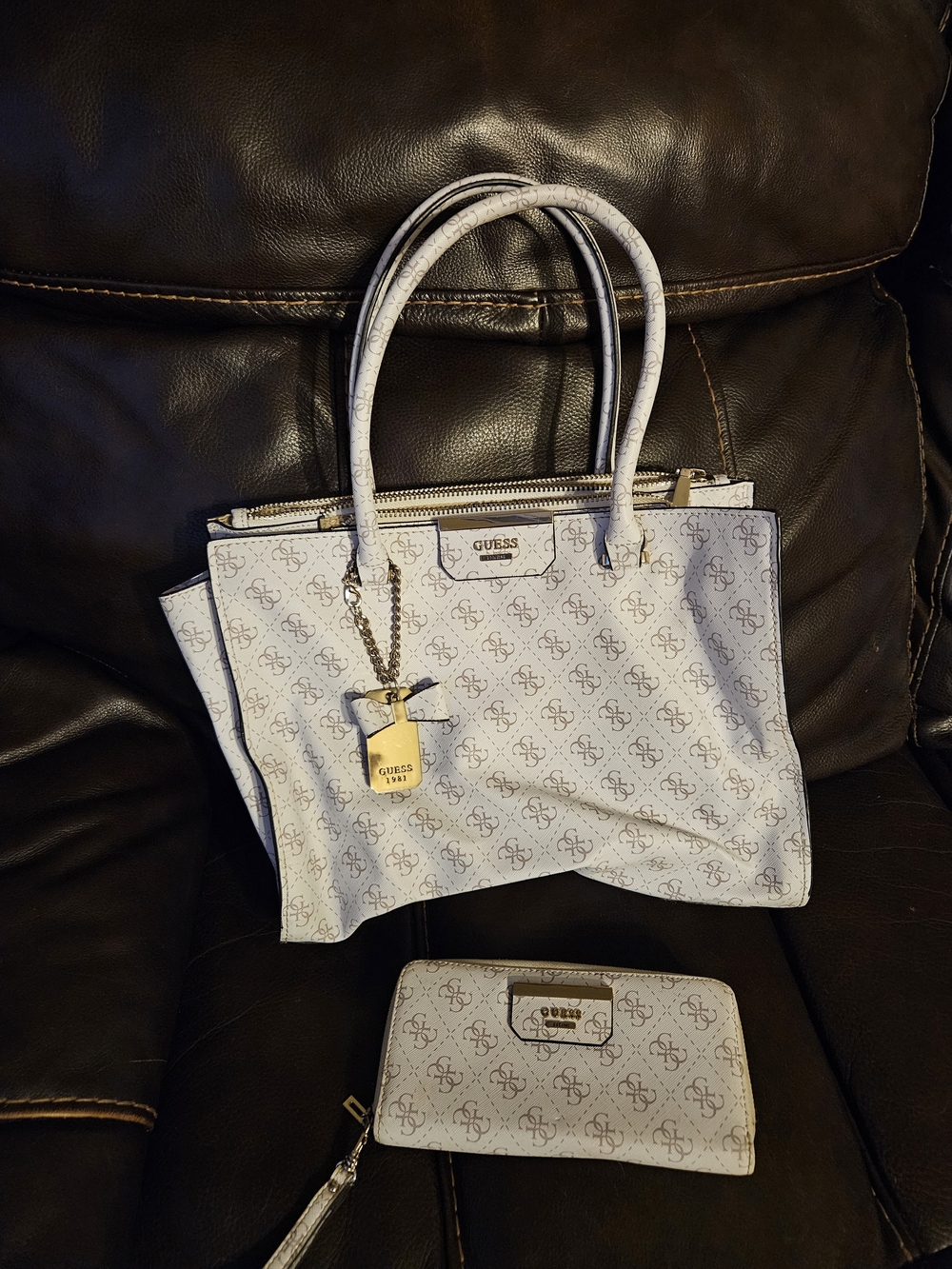VINTAGE GUESS White Logo Tote Handbag with Matching Wallet